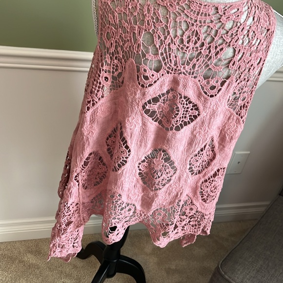 Super cute pink vest size L - Picture 5 of 9